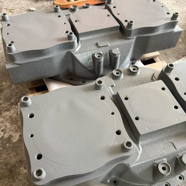 Conjunto da Caixa de Transferência da Bomba Hitachi ZAX870-5G / ZAX890-5A – Remanufaturado na China (YB60000413)