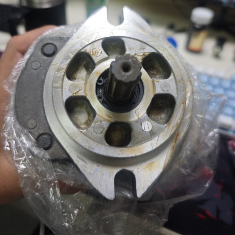 Hitachi ZAX110-3 ZAX120-3 ZAX135USR-3 ZAX130-5G Pilot Gear Pump-2